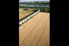 Viaduc près de Vineuil/Loire à Vineuil dans le département Loir et Cher, France du point de vue du drone