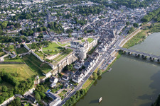 Amboise dans le département Indre et Loire, France vu d'un drone