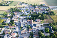 Vue aérienne de La Chapelle-Saint-Martin-en-Plaine dans le département Loir et Cher, France