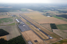 Vue aérienne de Orléans, Aéroport du Loiret - Orléans à Saint-Denis-de-l'Hôtel dans le département Loiret, France
