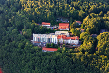 Clinique spécialisée Eußerthal dans la forêt à Eußerthal dans le département Rhénanie-Palatinat, Allemagne hors des airs