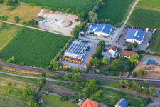 Vue aérienne de La technologie de convoyage de poulet Fred et Fleischmann à Brühlweg à Edesheim dans le département Rhénanie-Palatinat, Allemagne