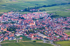 Vue aérienne de Du nord à Maikammer dans le département Rhénanie-Palatinat, Allemagne