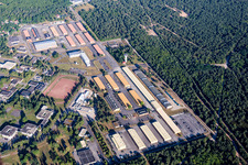 Vue aérienne de Caserne militaire Quartier Estienne à Haguenau à le quartier Ceinture Forêt Nord in Hagenau dans le département Bas Rhin, France