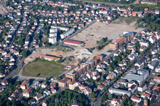 Vue aérienne de Chantier de construction du nouveau bâtiment de bureaux et de commerces Mission Locale d'Alsace du Nord à Haguenau à le quartier Bildstoeckel Ouest in Hagenau dans le département Bas Rhin, France