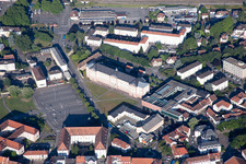 Vue aérienne de Ensemble bâti muséal Médias de la Vieille Île / Médiathèque de la Vieille-Ile à Haguenau à Hagenau dans le département Bas Rhin, France