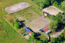 Vue aérienne de Enclos à chevaux à Dörniggraben à Minfeld dans le département Rhénanie-Palatinat, Allemagne