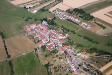 Vue aérienne de Buissoncourt dans le département Meurthe et Moselle, France