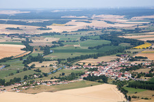 Vue aérienne de Lacroix-sur-Meuse dans le département Meuse, France