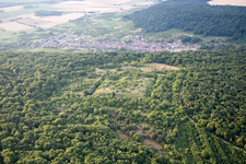 Vue aérienne de Lucey dans le département Meurthe et Moselle, France