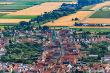 Vue aérienne de Échafaudage d'église catholique de Leidner GmbH Gerüstbau, Landau à le quartier Ottersheim in Ottersheim bei Landau dans le département Rhénanie-Palatinat, Allemagne