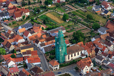Échafaudage d'église catholique de Leidner GmbH Gerüstbau, Landau à le quartier Ottersheim in Ottersheim bei Landau dans le département Rhénanie-Palatinat, Allemagne d'en haut