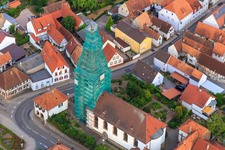 Image drone de Échafaudage d'église catholique de Leidner GmbH Gerüstbau, Landau à le quartier Ottersheim in Ottersheim bei Landau dans le département Rhénanie-Palatinat, Allemagne