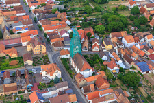 Échafaudage d'église catholique de Leidner GmbH Gerüstbau, Landau à le quartier Ottersheim in Ottersheim bei Landau dans le département Rhénanie-Palatinat, Allemagne du point de vue du drone