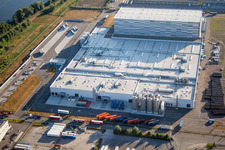 Vue aérienne de Les locaux de l'usine Pfälzer Erfrischungs Drinks GmbH à Wörth am Rhein dans le département Rhénanie-Palatinat, Allemagne