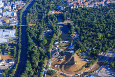 Photographie aérienne de Le Mont Klotz au Festival dans le complexe Günther Klotz à le quartier Südweststadt in Karlsruhe dans le département Bade-Wurtemberg, Allemagne