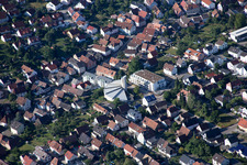 Vue aérienne de Saint Antoine à le quartier Spessart in Ettlingen dans le département Bade-Wurtemberg, Allemagne