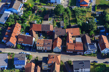 Photographie aérienne de Longue rue à le quartier Schluttenbach in Ettlingen dans le département Bade-Wurtemberg, Allemagne