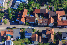 Vue oblique de Longue rue à le quartier Schluttenbach in Ettlingen dans le département Bade-Wurtemberg, Allemagne