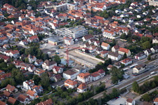 Vue aérienne de Dans le nouveau bâtiment "Stadkern" de RiBa GmbH entre Bismarck- et Gartenstr à Kandel dans le département Rhénanie-Palatinat, Allemagne
