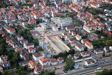 Photographie aérienne de Dans le nouveau bâtiment "Stadkern" de RiBa GmbH entre Bismarck- et Gartenstr à Kandel dans le département Rhénanie-Palatinat, Allemagne