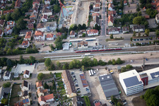 Vue aérienne de Nouveau quartier de développement « Au centre-ville » entre la Bismarckstrasse et la Gartenstrasse à Kandel dans le département Rhénanie-Palatinat, Allemagne