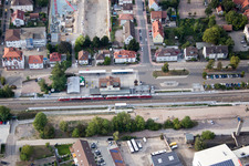 Photographie aérienne de Nouveau quartier de développement « Au centre-ville » entre la Bismarckstrasse et la Gartenstrasse à Kandel dans le département Rhénanie-Palatinat, Allemagne
