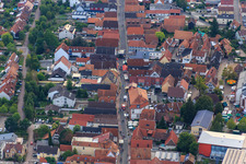 Vue aérienne de Rue principale au Kandel City Festival 2015 à Kandel dans le département Rhénanie-Palatinat, Allemagne