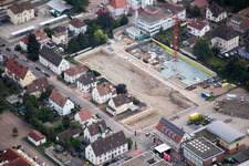 Vue aérienne de Chantiers d'ensemble de bâtiments pour la nouvelle construction d'un quartier urbain en centre-ville à Kandel dans le département Rhénanie-Palatinat, Allemagne