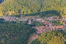 Vue aérienne de Hirtengasse à Eußerthal dans le département Rhénanie-Palatinat, Allemagne