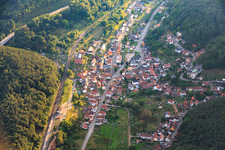 Vue aérienne de Wilgartswiesen dans le département Rhénanie-Palatinat, Allemagne
