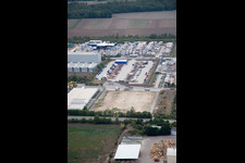 Vue aérienne de Zone industrielle Im Langgewan, société de transport Kube & Kubenz à Worms dans le département Rhénanie-Palatinat, Allemagne