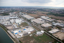 Vue oblique de Zone industrielle nord du Rhin à Worms dans le département Rhénanie-Palatinat, Allemagne