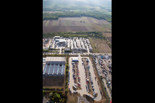 Vue d'oiseau de Zone industrielle Im Langgewan, société de transport Kube & Kubenz à Worms dans le département Rhénanie-Palatinat, Allemagne