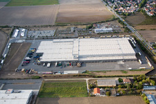 Vue oblique de Zone industrielle nord du Rhin à le quartier Rheindürkheim in Worms dans le département Rhénanie-Palatinat, Allemagne