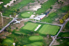 Vue aérienne de Terrain du Golfpark Biblis-Wattenheim avec aérodrome exposé et ancien train à vapeur dans le quartier de Wattenheim à le quartier Nordheim in Biblis dans le département Hesse, Allemagne