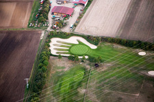 Vue aérienne de Terrain de golf Golfpark Biblis-Wattenheim avec pelouse en forme de main à Biblis à le quartier Hofheim in Lampertheim dans le département Hesse, Allemagne