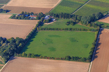 Galgenberg à Minfeld dans le département Rhénanie-Palatinat, Allemagne hors des airs