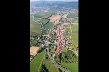 Vue aérienne de Champs agricoles et surfaces utilisables à Niederhorbach dans le département Rhénanie-Palatinat, Allemagne