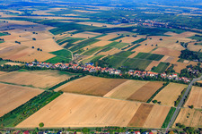 Vue aérienne de Vue d'ensemble du village depuis le sud à Vollmersweiler dans le département Rhénanie-Palatinat, Allemagne