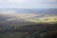 Vue aérienne de Langensoultzbach dans le département Bas Rhin, France