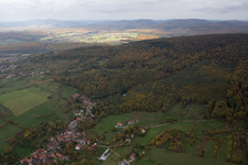 Vue d'oiseau de Mitschdorf dans le département Bas Rhin, France