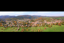 Panorama de la ville depuis le sud-ouest à Niederbronn-les-Bains dans le département Bas Rhin, France