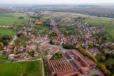 Vue aérienne de Champs agricoles et terres agricoles à Zinswiller dans le département Bas Rhin, France