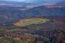 Vue aérienne de Terrain de golf Gut Sansenhof eV à le quartier Gönz in Weilbach dans le département Bavière, Allemagne
