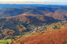 Vue aérienne de Du sud-est à Dernbach dans le département Rhénanie-Palatinat, Allemagne