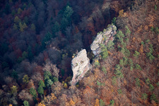 Vue aérienne de Ruines du château de la Jungturm à Leinsweiler dans le département Rhénanie-Palatinat, Allemagne