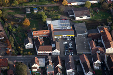 Quartier Ingenheim in Billigheim-Ingenheim dans le département Rhénanie-Palatinat, Allemagne du point de vue du drone