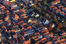 Vue aérienne de Rue principale vue de l'ouest à Kandel dans le département Rhénanie-Palatinat, Allemagne