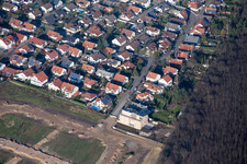 Vue aérienne de Potsdamer Straße à le quartier Neudorf in Graben-Neudorf dans le département Bade-Wurtemberg, Allemagne